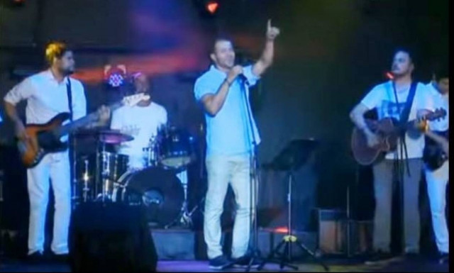 Survivor: Δείτε το Ντάνο να τραγουδάει τη μπαλάντα του κυρ - Μέντιου