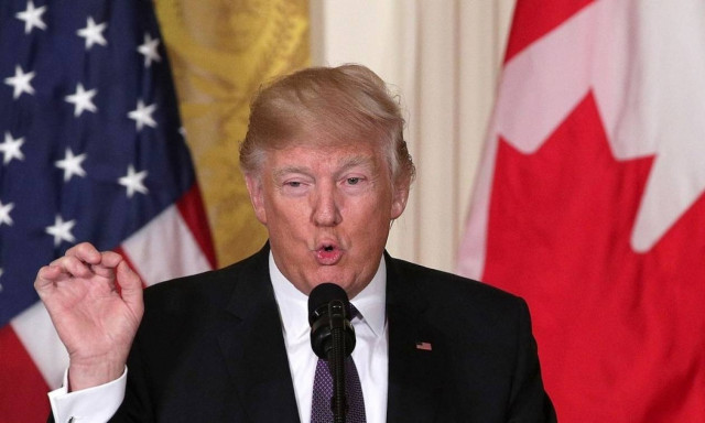 Ο Τραμπ προαναγγέλλει μείωση του φόρου στις επιχειρήσεις από 35% σε 15%