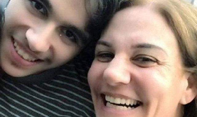 «19 χρόνια είμαι μάνα του Γιάννη. Είναι αυτιστικός. Και αυτή είναι η ζωή μας»