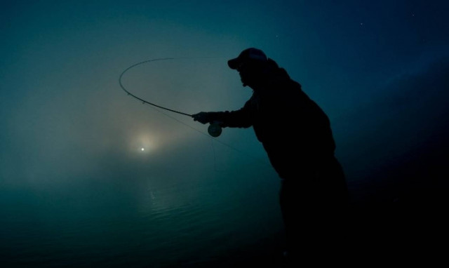 Ψαράς-φάντασμα εμφανίστηκε στη selfie μικρού κοριτσιού