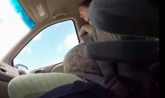 Συγκλονιστικό βίντεο:Πήγαινε την γυναίκα του στο μαιευτήριο και εκείνη γέννησε...