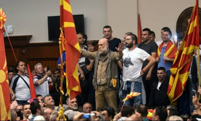 Η Μόσχα «βλέπει» ξένο δάκτυλο πίσω από τα επεισόδια στα Σκόπια