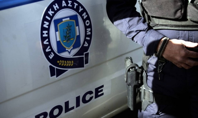 Τρίκαλα: Απέσπασε 40.000 ευρώ από ηλικιωμένο προσποιούμενο τον αστυνομικό