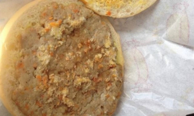 Αυτό είναι το πιο αηδιαστικό φαγητό αεροπλάνου! Ποια εταιρεία το σερβίρει;