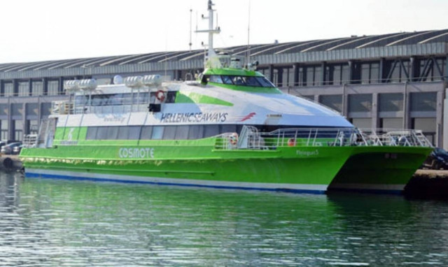 Ένταση στο λιμάνι του Βόλου -  Απεργοί μπλόκαραν το  απόπλου πλοίου