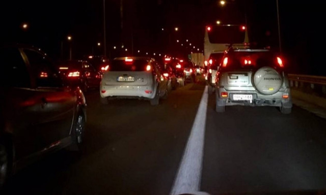 Ουρές ταλαιπωρίας σε Αθηνών – Λαμίας και Αθηνών – Κορίνθου