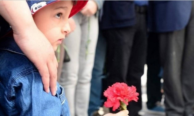 Πρωτομαγιά 2017 - Κωνσταντινούπολη: «Ζήτω η Πρωτομαγιά, όχι στον δικτάτορα Ερντογάν» (Pics+Vids)