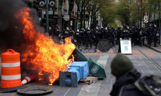 Βίαιες συγκρούσεις στις ΗΠΑ σε πορείες για την εργατική Πρωτομαγιά (Pics+Vids)