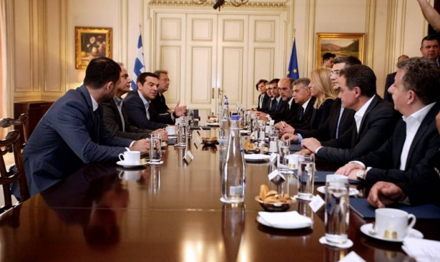 Τσίπρας σε περιφερειάρχες: Ελάτε να σχεδιάσουμε μαζί την επόμενη ημέρα