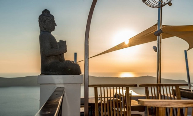 Το πιο διάσημο bar-restaurant στον κόσμο... ήρθε στη Σαντορίνη!!!