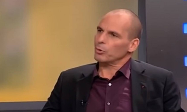 Καβγάς Βαρουφάκη με δημοσιογράφο της ΕΡΤ: «Αν δεν ήμουν εγώ δεν θα ήσουν εδώ» (vid)