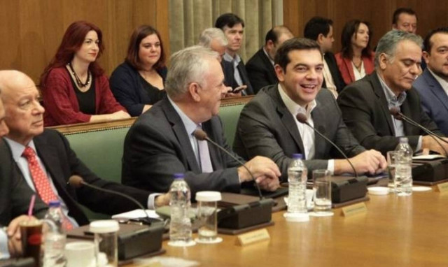 Σε εξέλιξη το Υπουργικό Συμβούλιο υπό τον Τσίπρα - «Μασάζ» για τα νέα μέτρα