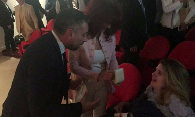 Ένας Σταυρός για τη Μυρτώ: «Να είσαι ευλογημένη κορίτσι μου»