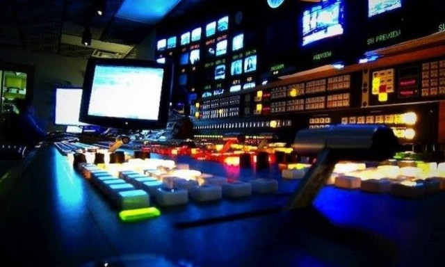 Απίστευτο: «Κατεβάζει ρολά» καθημερινή εκπομπή