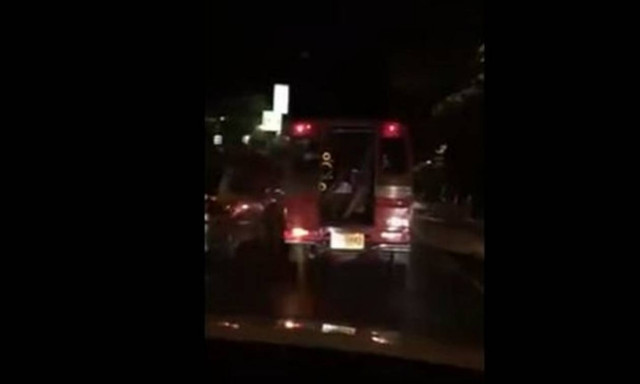 Ακατάλληλο βίντεο: Έκαναν σεξ σε ταξί εν κινήσει και άνοιξαν και την πόρτα για να τους δουν όλοι!