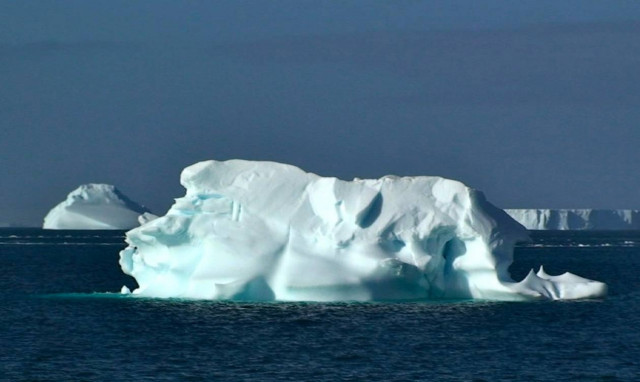 Απίστευτο: Θέλουν να ρυμουλκήσουν στα Αραβικά Εμιράτα παγόβουνο από την Ανταρκτική!