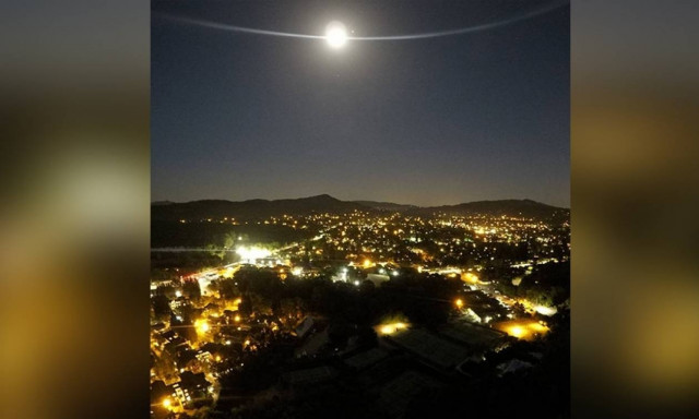 Εικόνες που κόβουν την ανάσα: Ο χορός του Δία με τη Σελήνη!