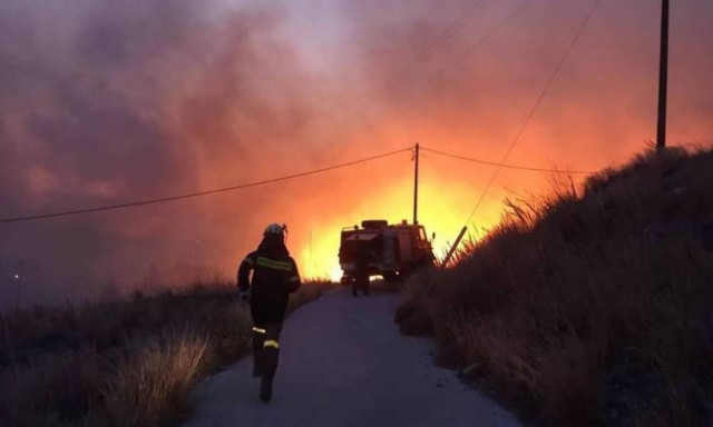 Υπό μερικό έλεγχο η φωτιά στο Σούλι Λακωνίας