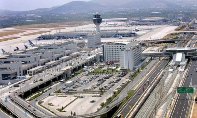 Forty nine year old woman arrested in Athens international airport with 3,5 kg of cocaine