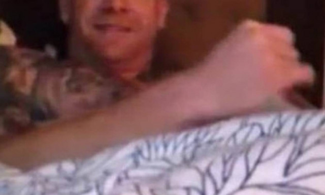 Σάλος με sex tape πασίγνωστου αθλητή: Αυτοϊκανοποιήθηκε και δεν φαντάζεστε πού κατέληξε! (vids+pics)