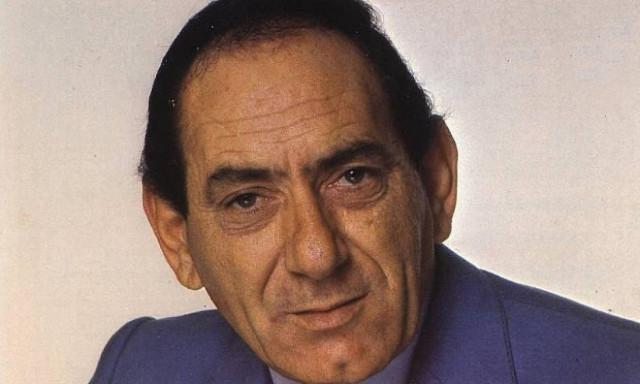 Σαν σήμερα το 1990 «έφυγε» ο μεγάλος λαϊκός τραγουδιστής Στράτος Διονυσίου