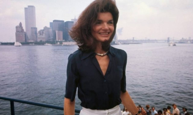 Στο «σφυρί» το ρολόι χειρός της Τζάκι Κένεντι κι ένας πίνακάς της