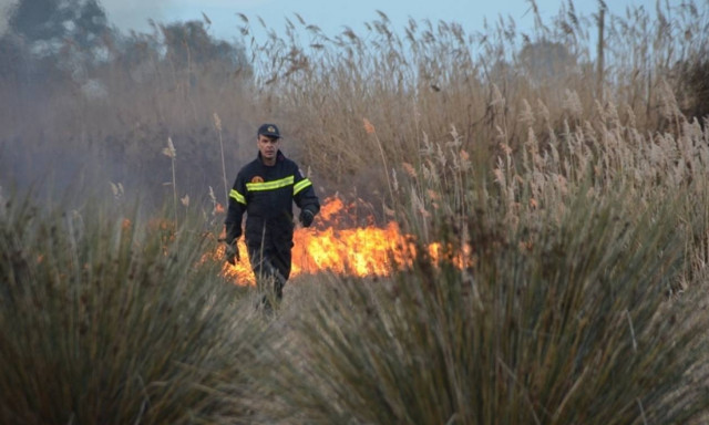 Άγιοι Θεόδωροι: Δυο τραυματίες από την μεγάλη φωτιά