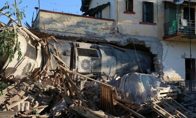 Three dead in train derailment near Thessaloniki (pics)