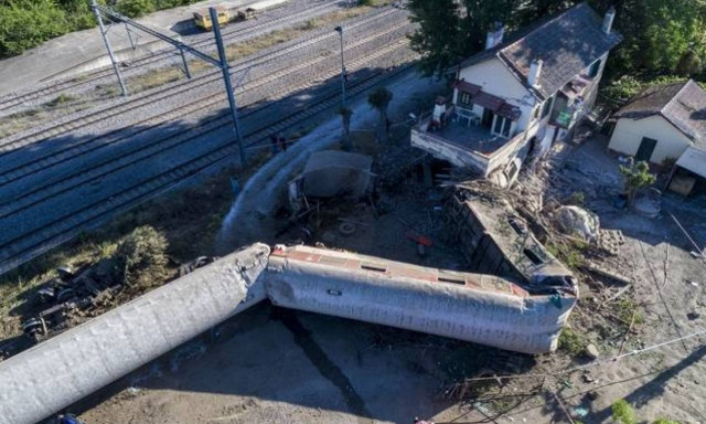 Εκτροχιασμός τρένου Θεσσαλονίκη: Ολοκληρώθηκε η απομάκρυνση του πρώτου βαγονιού