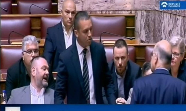 Σκηνοθέτης Βουλής: Γι’ αυτό δεν δείξαμε τον τσακωμό Κασιδιάρη - Δένδια