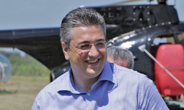 Ο Απόστολος Τζιτζικώστας έγινε πατέρας! H πρώτη φωτογραφία από το μαιευτήριο