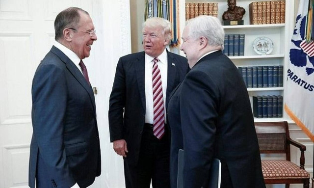 Τραμπ: Είχα «απόλυτο δικαίωμα» να μοιραστώ πληροφορίες με τη Ρωσία