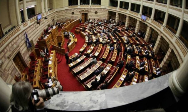 Βουλή : Κοινωνικοί φορείς προς κυβέρνηση: Να ντρέπεστε, μας εξαπατήσατε