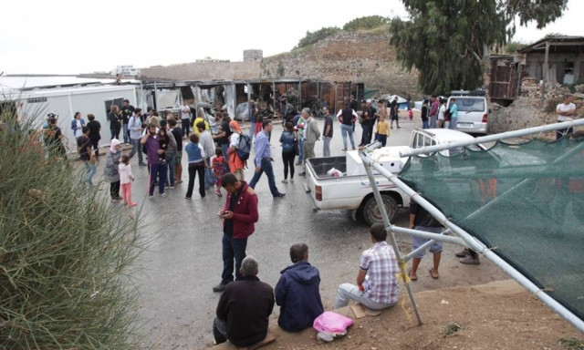 Migrants and refugees from Souda camp sent to hospital suffering from food poisoning