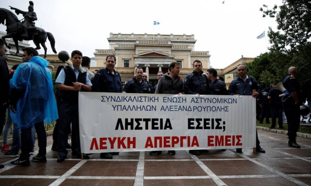 Μνημόνιο 4: Αλλαγές της τελευταίας στιγμής για τους ένστολους