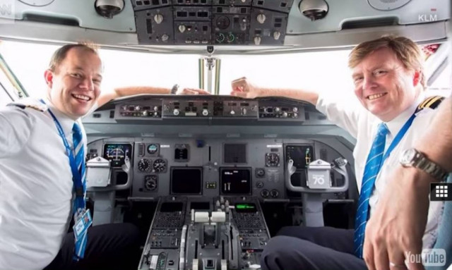 Απίστευτο: Από βασιλιάς έγινε... πιλότος!