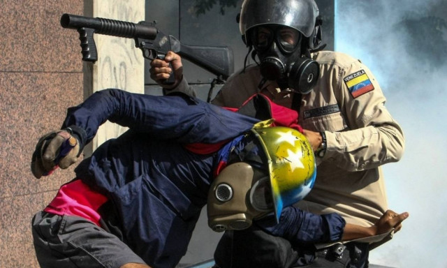 «Φωτιά» παίρνει ξανά η Βενεζουέλα: Με αμείωτη ένταση για 50η μέρα οι διαδηλώσεις κατά του Μαδούρο