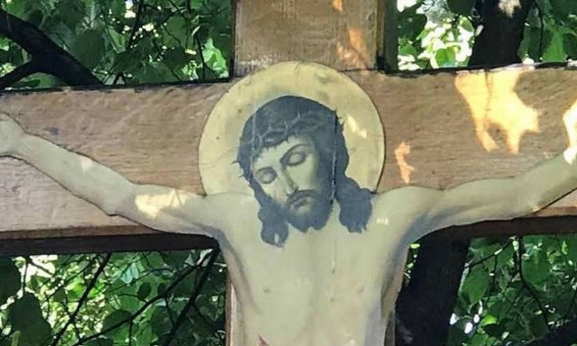 Διπλό θαύμα; Μυροβλύζουσα εικόνα και σχήμα του Σταυρού στον ουρανό (pics)