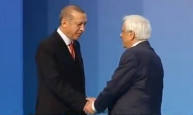 Η χειραψία Παυλόπουλου - Ερντογάν στην Κωνσταντινούπολη (vid)