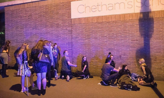 Έκρηξη Μάντσεστερ: «Η βόμβα περιείχε καρφιά - Πολλά θύματα είναι νεαρά κορίτσια»