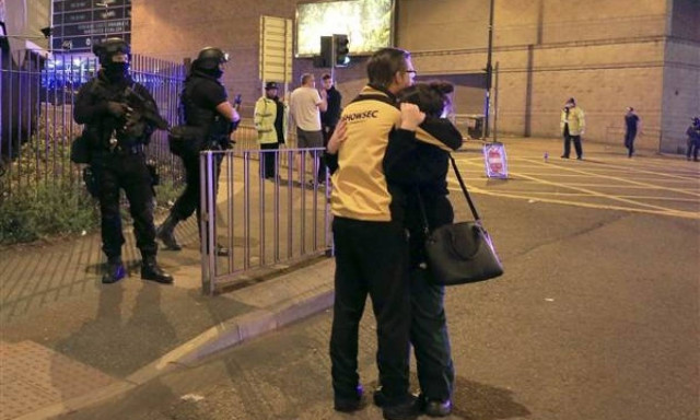 Έκρηξη στο Μάντσεστερ: Βίντεο ντοκουμέντο από τη στιγμή της εκκένωσης του συναυλιακού χώρου