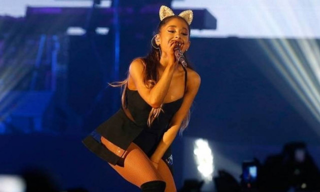 Η Αριάνα Γκράντε ανέστειλε την περιοδεία λόγω της επίθεσης στο Μάντσεστερ