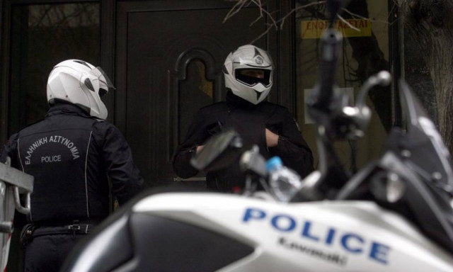 Τρόμος στη Λάρισα: Απασφαλισμένη χειροβομβίδα κάτω από αυτοκίνητο - «Φοβάμαι για τη ζωή μου»