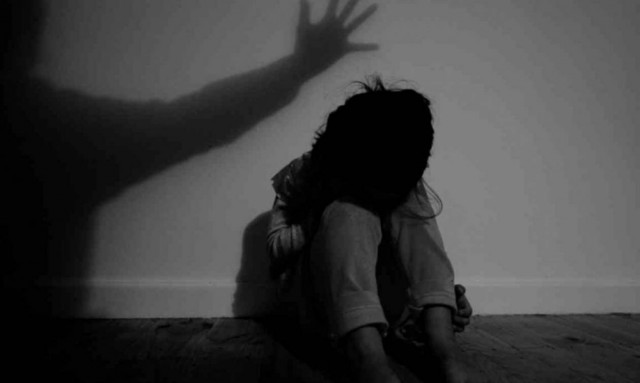 Χανιά: Την Παρασκευή η απολογία του πατέρα που βασάνιζε την κόρη του