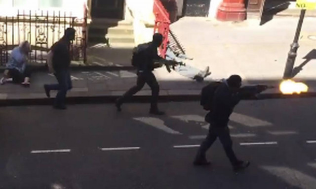 Βρετανία: Κατηγορίες σε τρία άτομα για συνωμοσία με σκοπό την εκτέλεση τρομοκρατικών επιθέσεων