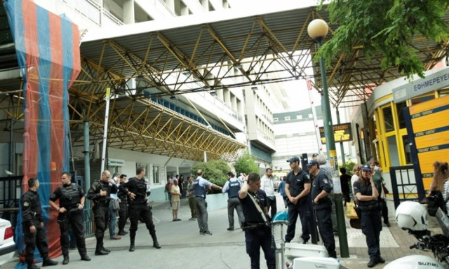 Λουκάς Παπαδήμος: Παραμένει στην Εντατική – Εξιτήριο πήραν οι συνοδοί του