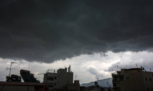 Καιρός ΕΜΥ: Βροχές, καταιγίδες και πτώση της θερμοκρασίας το Σαββατοκύριακο
