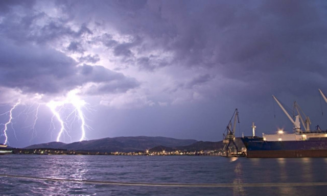 Καιρός EMY: Έκτακτο δελτίο – Έντονα φαινόμενα σαρώνουν τη χώρα: Πού εντοπίζονται προβλήματα