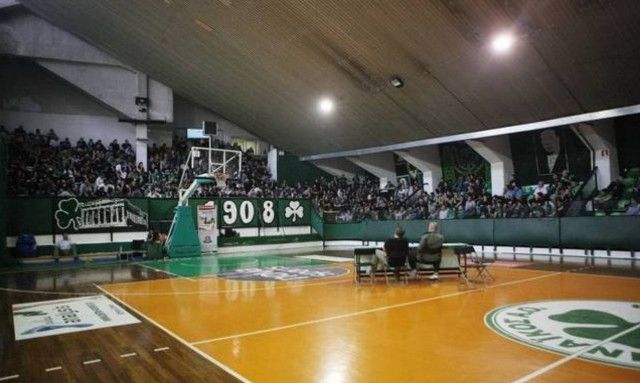 Αγριο... «ξύλο» σε Μπαλτάκο από μέλη του Ερασιτέχνη και Θύρα 13 για γηπεδικό και εκλογές...