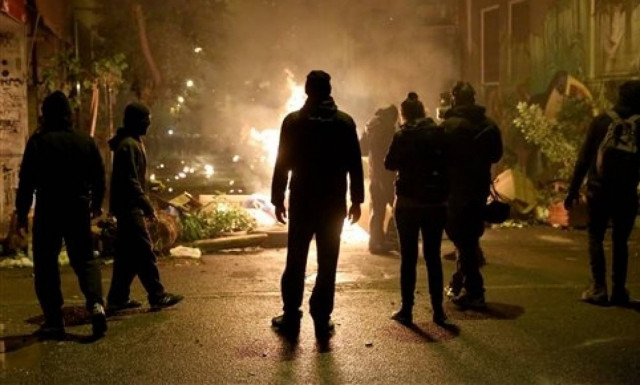 Επεισόδια στα Εξάρχεια - Μολότοφ και πέτρες κατά των ΜΑΤ